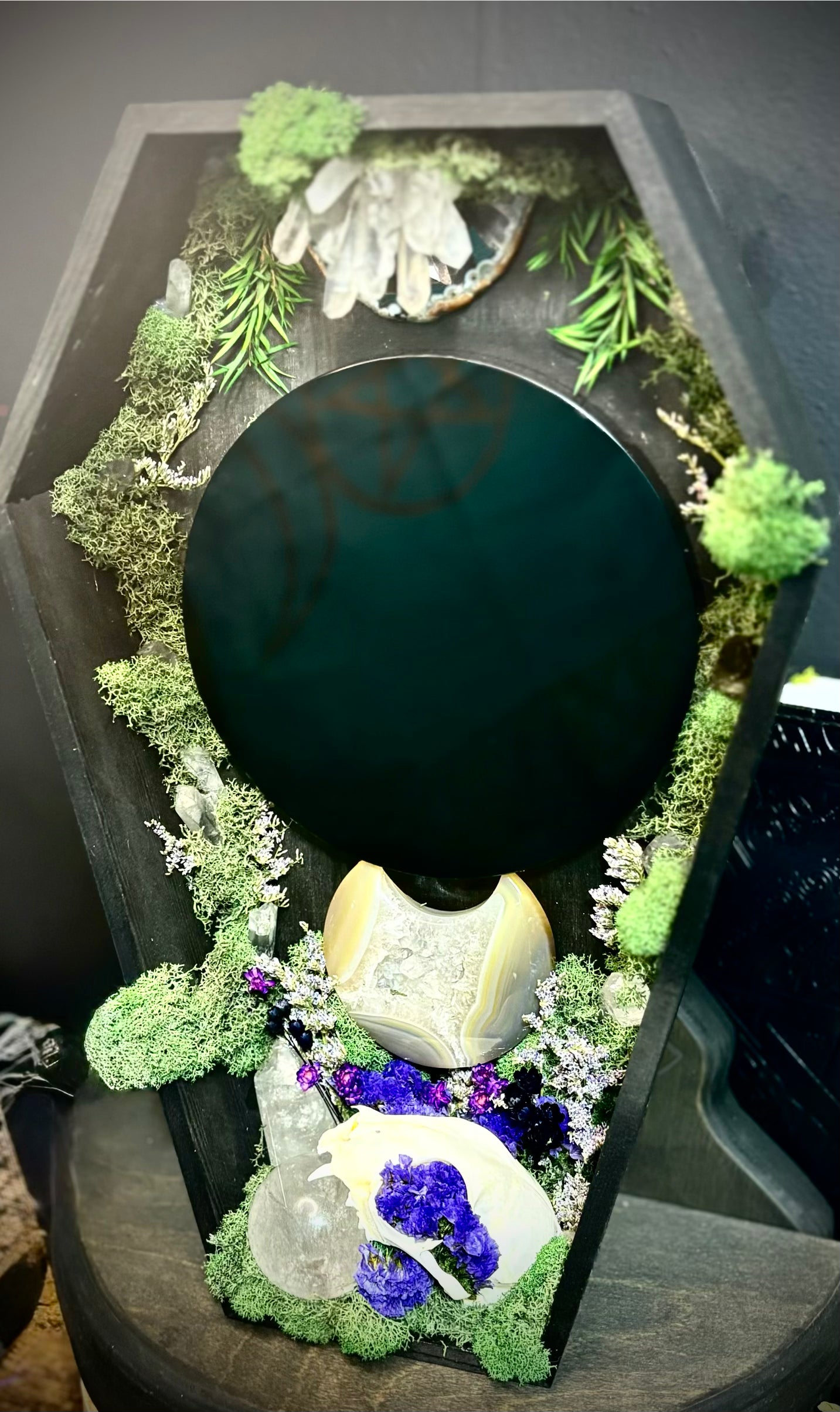 The Familiar’s Reliquary Scrying Mirror