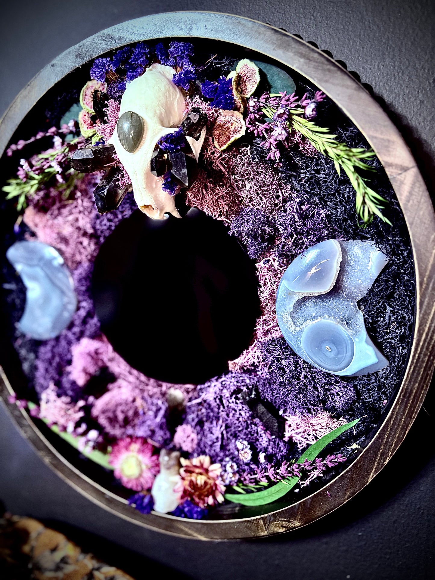 Moonlit Familiar — Obsidian Scrying Mirror Wall Hanging