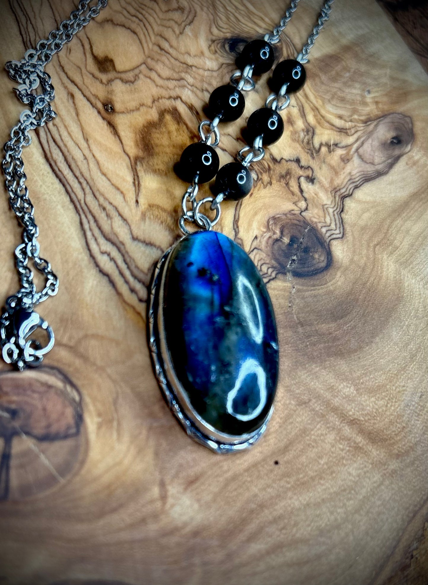 Oval Blue-Flash Labradorite Necklace