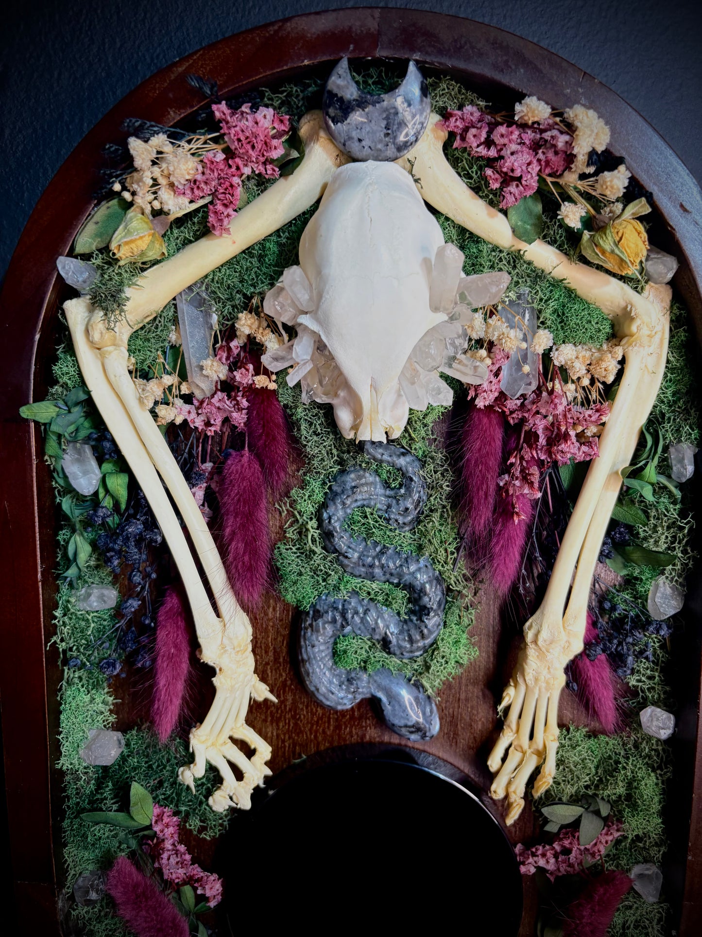 Familiars rest scrying mirror