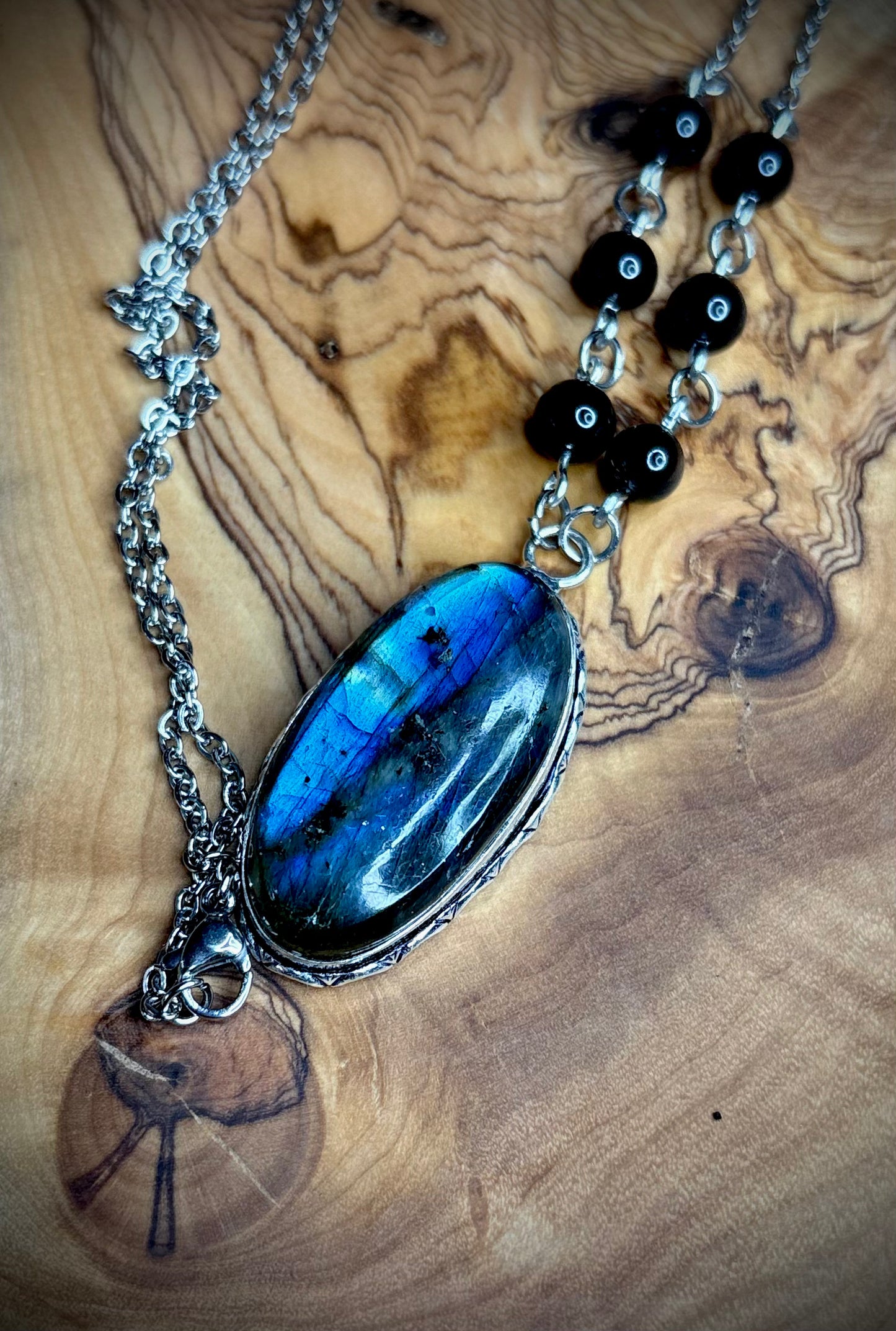 Oval Blue-Flash Labradorite Necklace