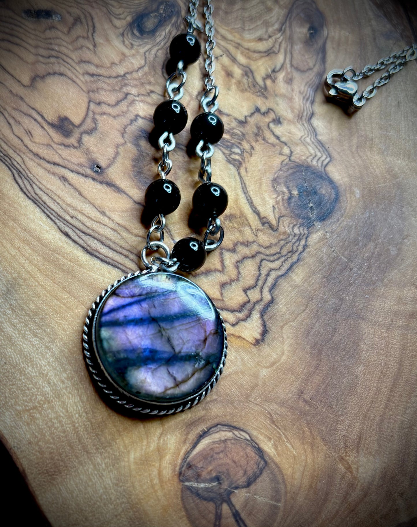 Round Purple-Flash Labradorite Necklace